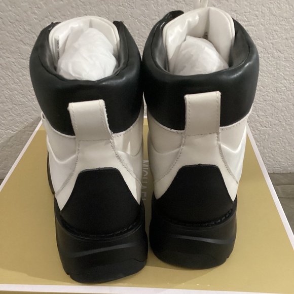 MICHAEL MICHAEL KORS Women's Dupree Ankle Hiker Booties, size 7.5 - Picture 8 of 13